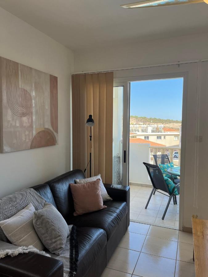 Beautiful 2 Bed Apartment In Peyia Valley, Paphos Exterior foto