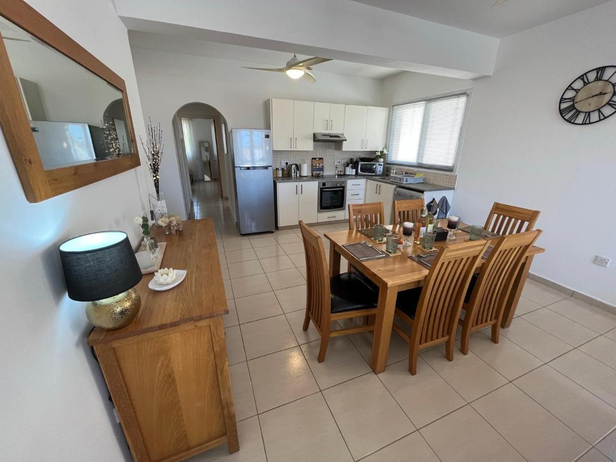 Beautiful 2 Bed Apartment In Peyia Valley, Paphos Exterior foto